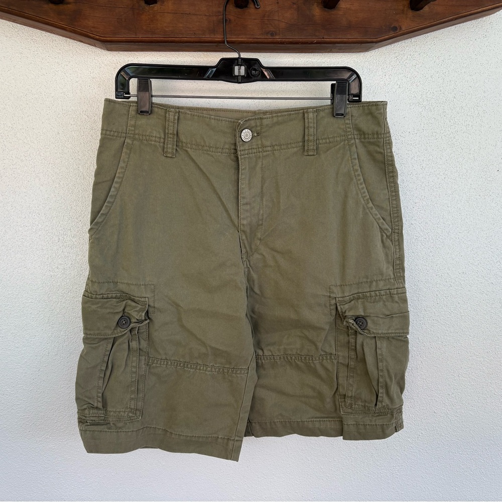 Men's Old Navy Olive Cargo Shorts, size 30 waist, inseam 10.5